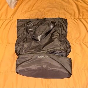 Black Drawstring BEYOND YOGA Black Convertible Gym Bag Backpack